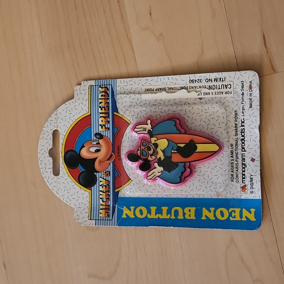 Lot of 5 VINTAGE Disney Pins - Mickey and Friends UNOPENED - Picture 4 of 13